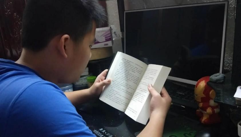 22岁公务员写书赚4100万,公务员写一本书赚4000万