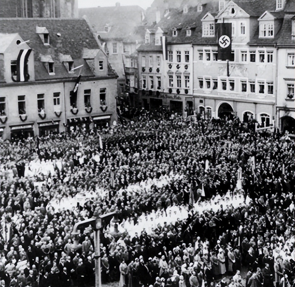 1933年希特勒上台和纳粹德国的崛起：纳粹主义对德国和全球的影响