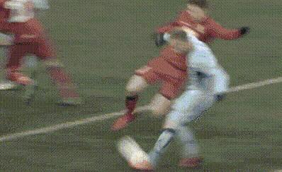 “姑娘，你知道衣服上的字是什么意思吗？”哈哈哈自信的姑娘最美