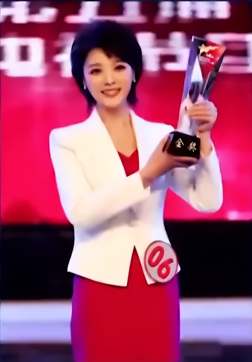 央视主持胡蝶父母从事什么工作,央视主播胡蝶出生日