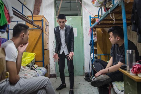 学生半夜打游戏影响室友,大学生宿舍打游戏影响别人休息