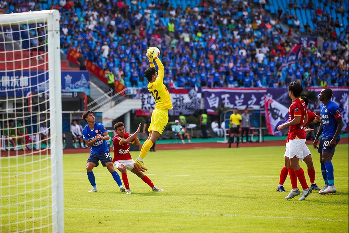 广州恒大队郑智的消息,前几天郑智带领的广州队比赛结果