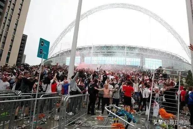 球迷被占座发生了，但是卡塔尔为什么没见到足球流氓？