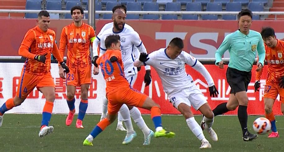 中超三镇vs泰山错失机会,中超鲁能泰山输球