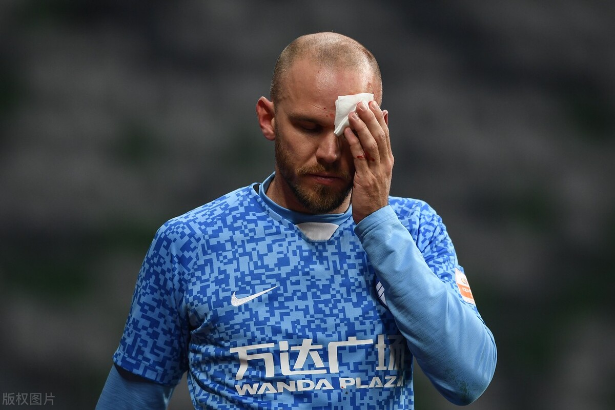 值得尊敬！保级大战上演逆转大戏，重庆队1-0战胜大连人