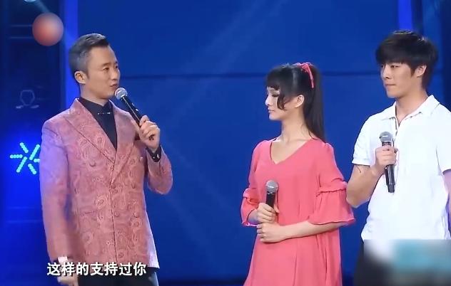 “明星针锋相对”：杨丽萍对金星当众拍桌，冯小刚让成龙下不来台