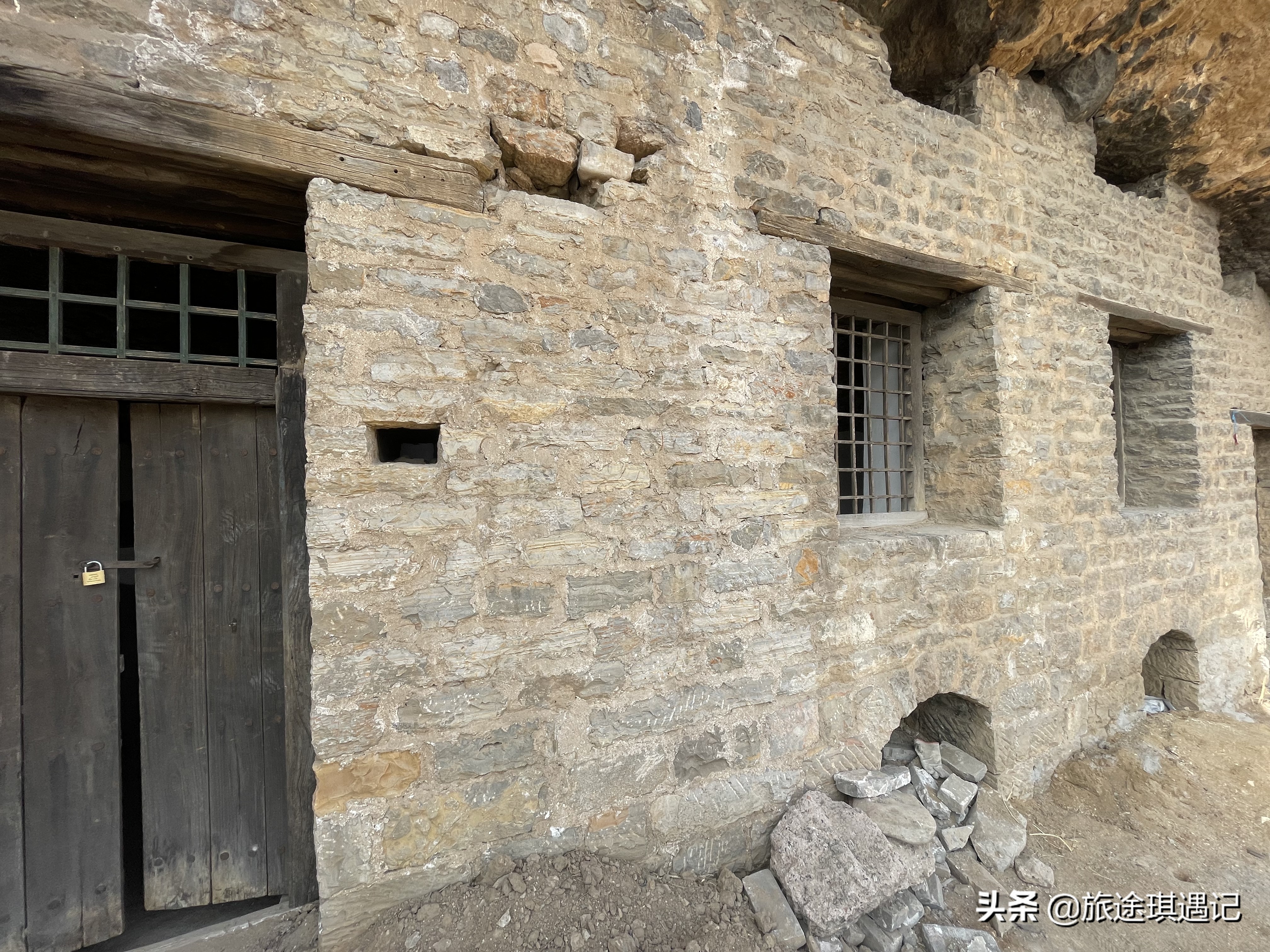 村子用窟窿命名，74年前传出震惊世界的消息，三家三线厂紧密相连