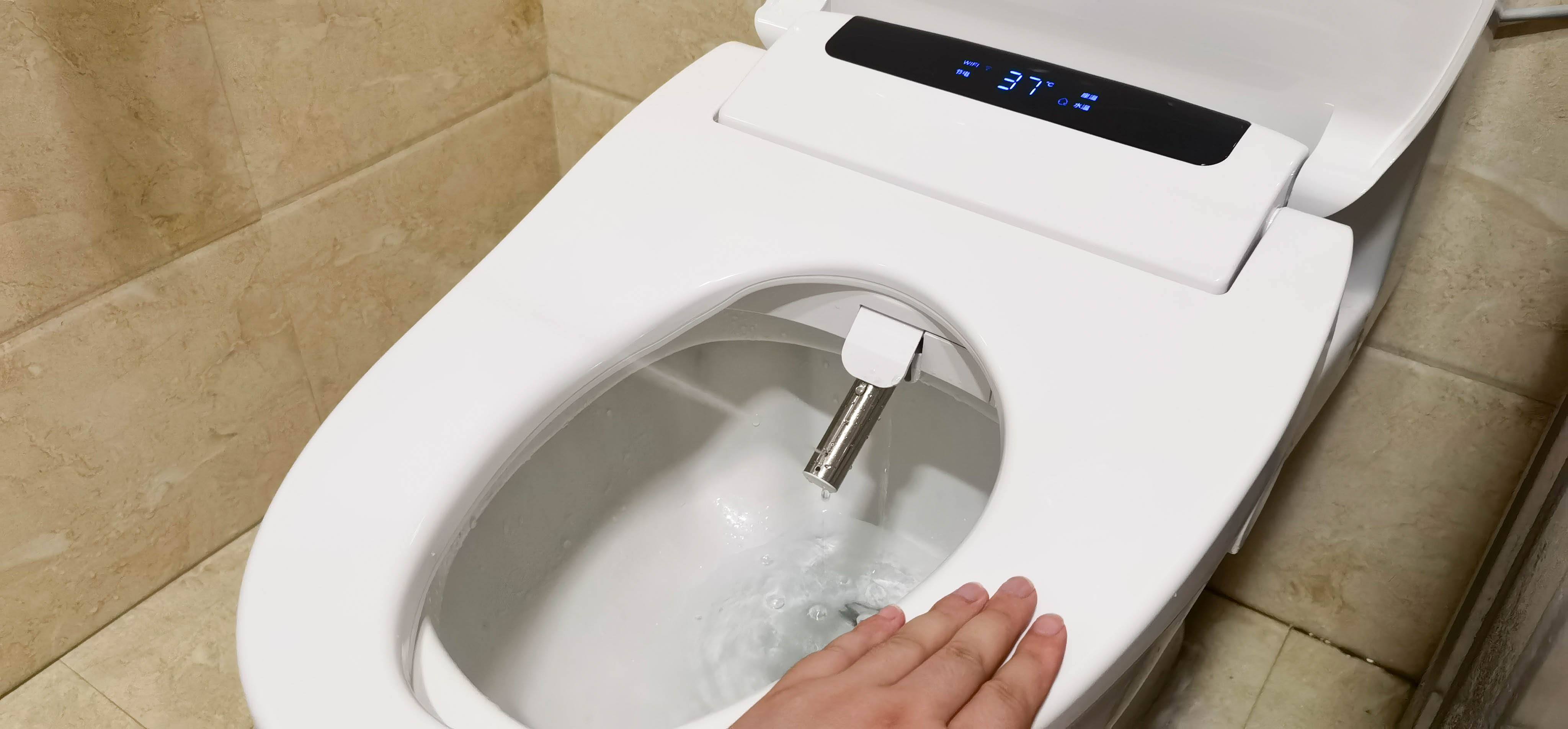 越来越多人开始买智能马桶盖，到底值不值得投入？内行人说句实话