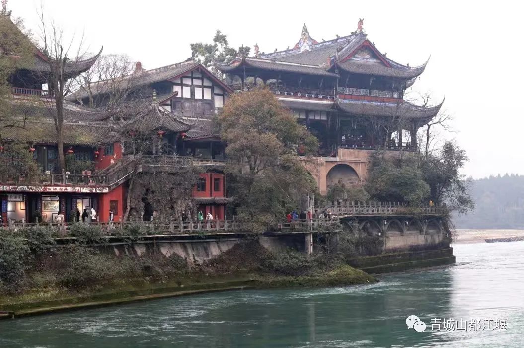 抓住秋天的尾巴！都江堰必打卡的8大晚秋好去处，步青山观烟岚云岫、入古城拾千年烟火，来过都会爱上