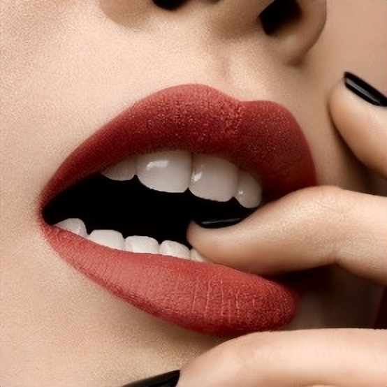 ysl圣罗兰情人节限定香水礼盒,ysl圣罗兰2022情人节主打什么