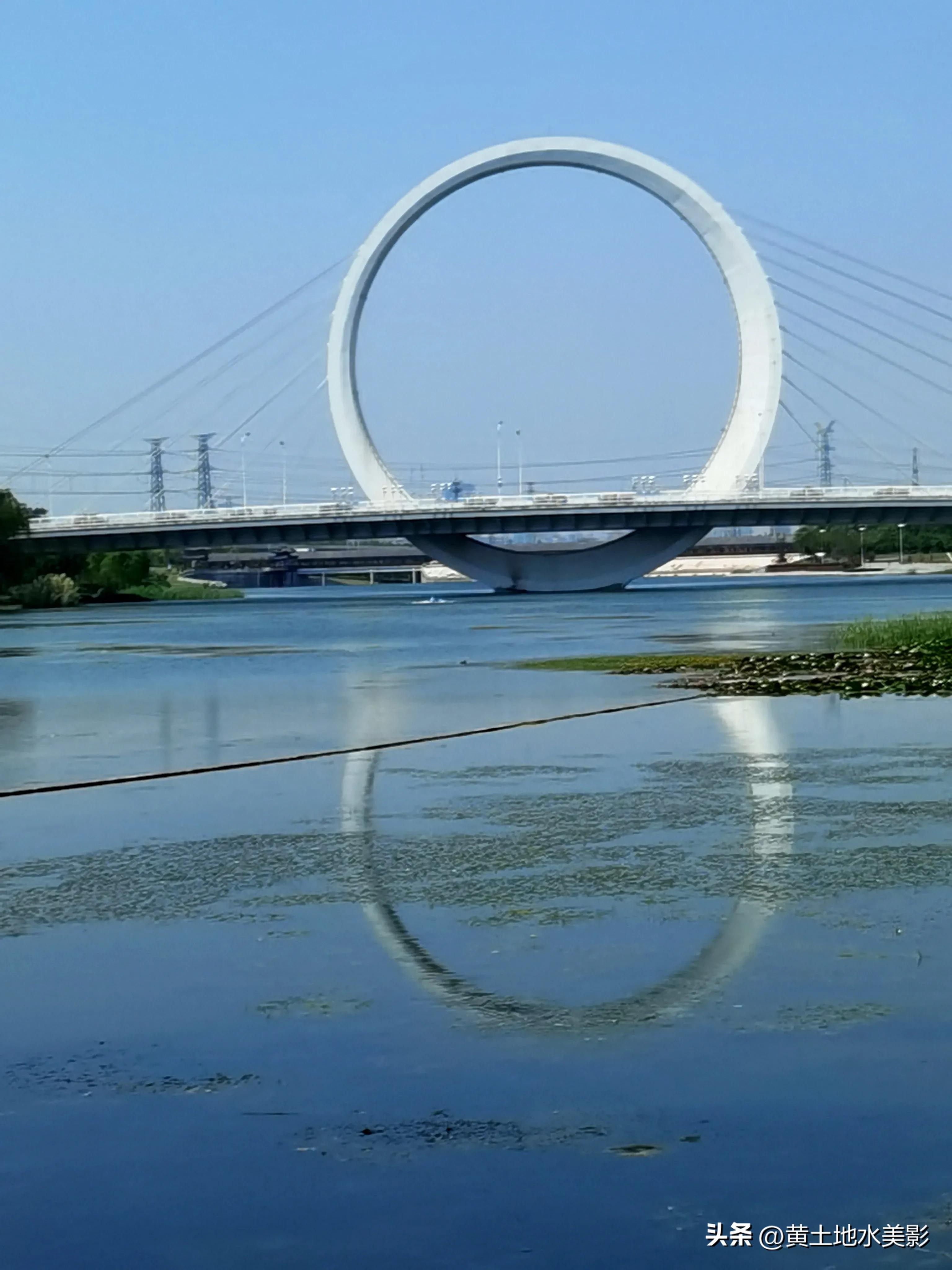 在郑州绕着蝶湖看风光，一枚大戒指吸睛八方客，它究竟有多美？