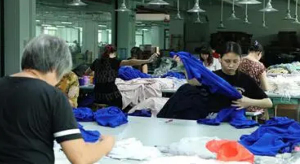 中国旧衣服被非洲人哄抢,一天卖掉20万!女式内衣最受当地人欢迎