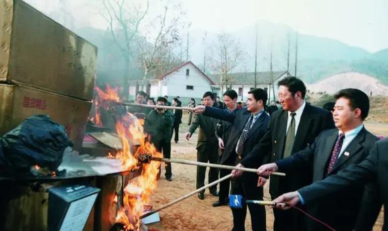 年入27亿！被群嘲“地摊货”的老字号，对自己下了狠手