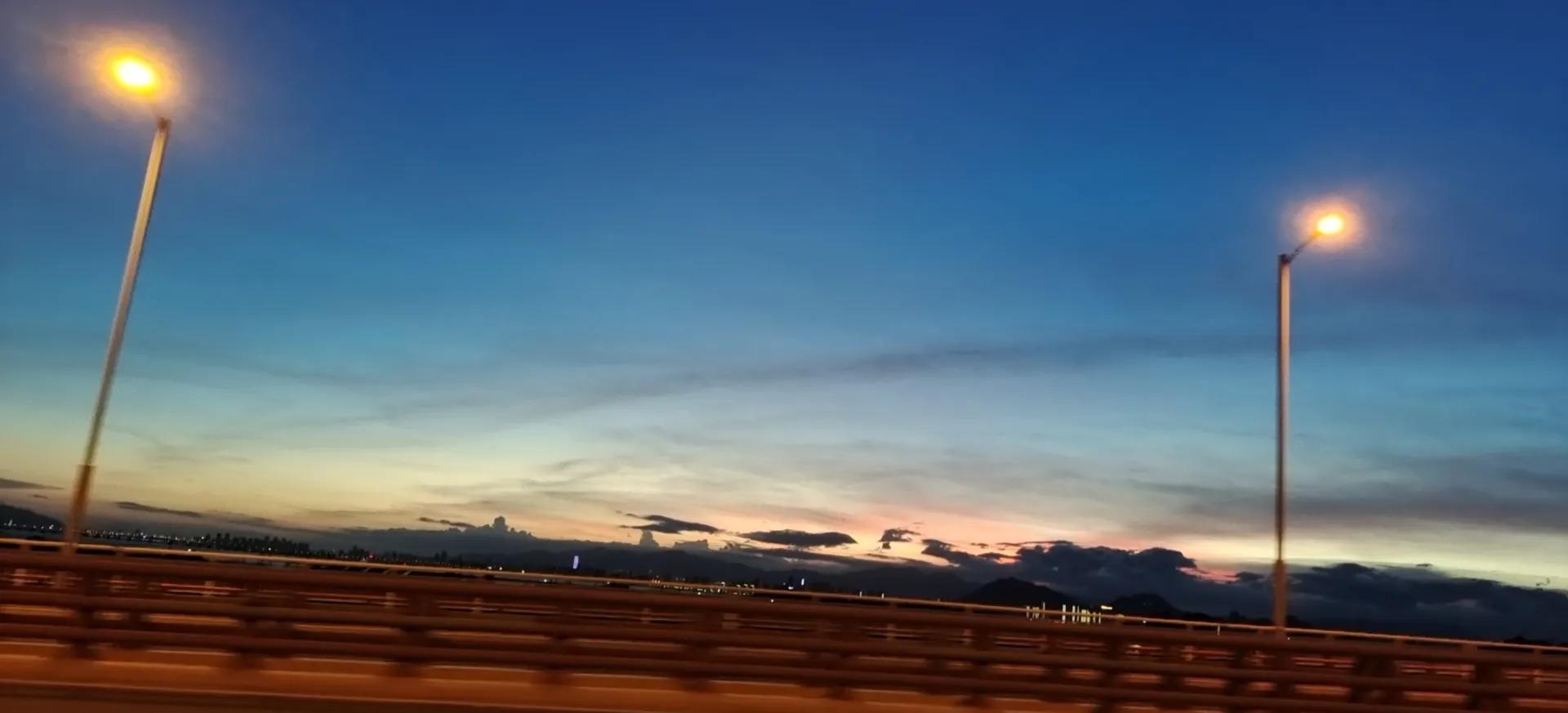 天高云淡深秋风景图片,下雨天看海看风景图片