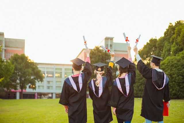 如何在大学之后十年内赚到两百万,如何在10年内赚到1000万