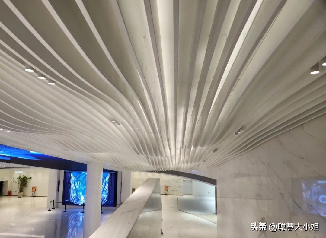 去这条充满松弛感的“小马路”，慵懒地溜达一天才是正经事