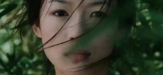 42岁章子怡素颜演电影,章子怡怎么评价关晓彤