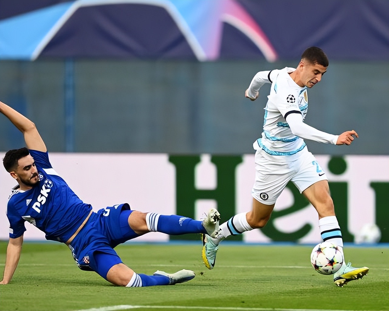 1-0爆冷！欧冠大礼包炸了：中超旧将一剑封喉，掀翻8亿豪阵