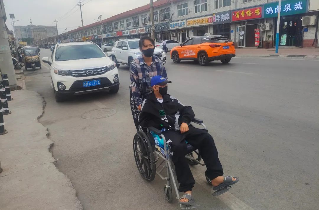 小男孩一天尿不出尿,男童憋得慌尿不出来怎么办