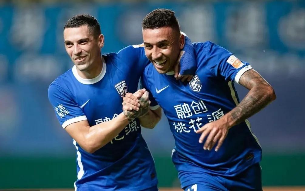 得中场者得天下，中超新赛季将迎群雄逐鹿，刚柔并济看谁领风骚