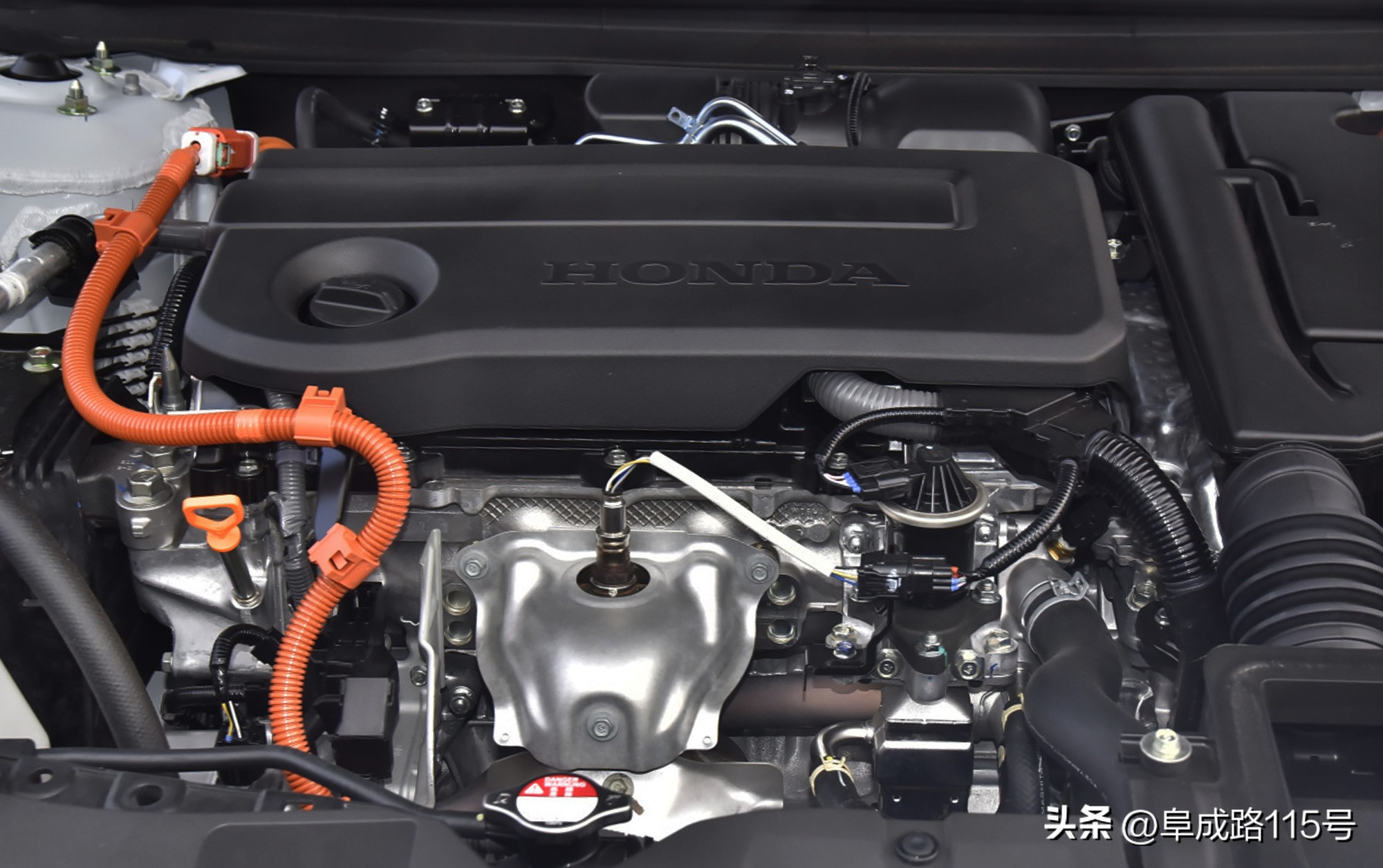 2018款本田英仕派,2022款本田英仕派黑白双拼外观