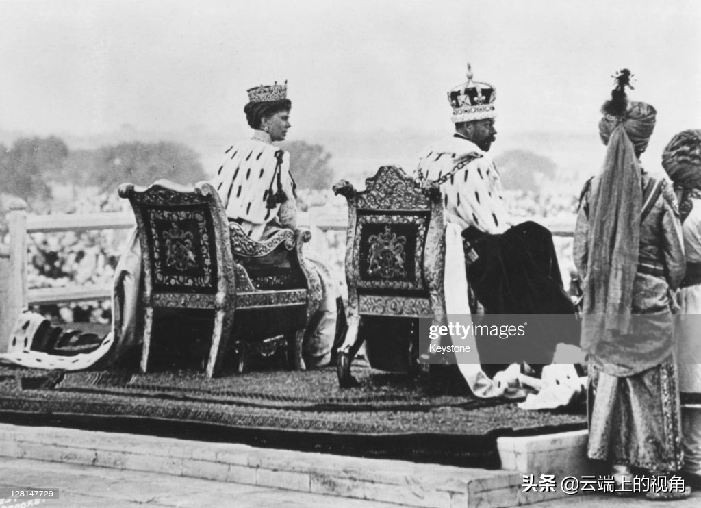 英国世代相传的登基皇冠只有一顶,王室如何做到男女通用的?