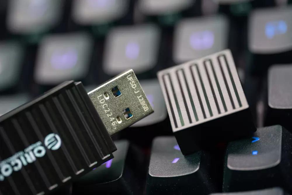 又快又稳又小巧，速度零折扣的ORICOUFSD-J快闪U盘体验