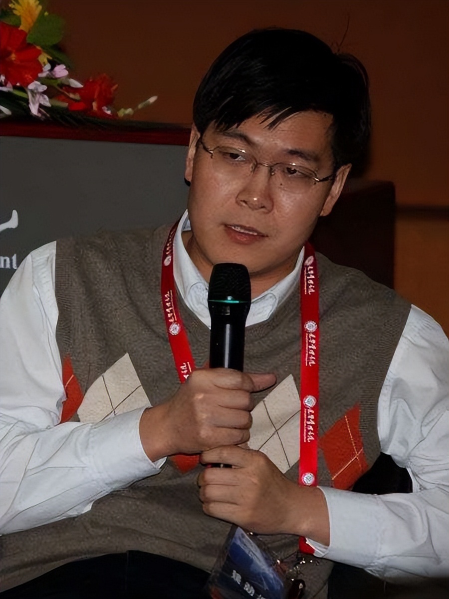 他穷到花老婆钱，24岁创业，靠卖网站域名发家，现身家75亿