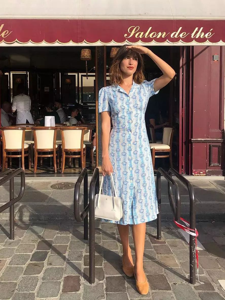 奶奶鞋和老爹鞋哪个好搭配 (奶奶鞋怎么搭配好看最新款)