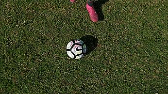 传球入门教学小学生,青少年足球传球的十种训练方法