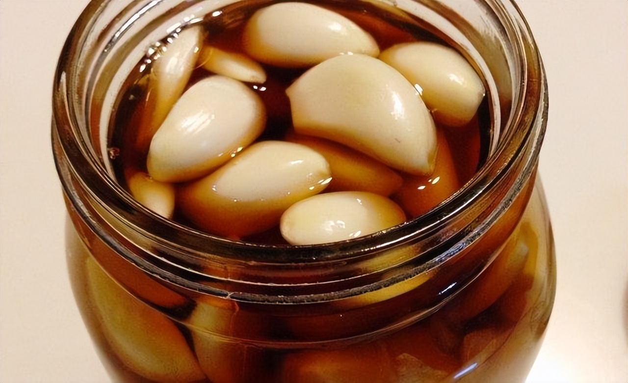 醋腌腊八蒜的正确方法,腌腊八蒜时只放醋就错了教你一招