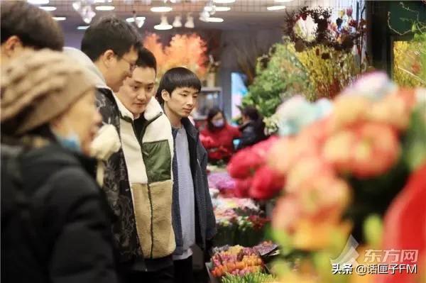 多地99朵玫瑰花束突破千元，沪上花商进货靠“抢”……还买吗？