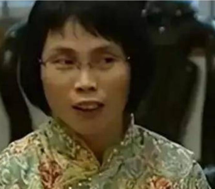 广西“蛇毒王后”：家藏价值47亿蛇毒，美国人送悍马讨好她求合作