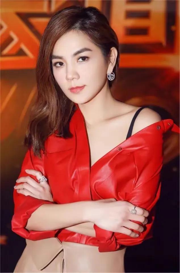 ella陈嘉桦恋人未满初舞台完整版,陈嘉桦浪姐4首秀舞台