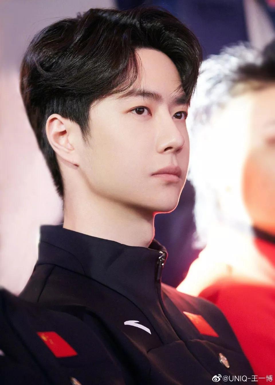 永远积极向上永远热泪盈眶王一博,一腔孤勇满腔热情