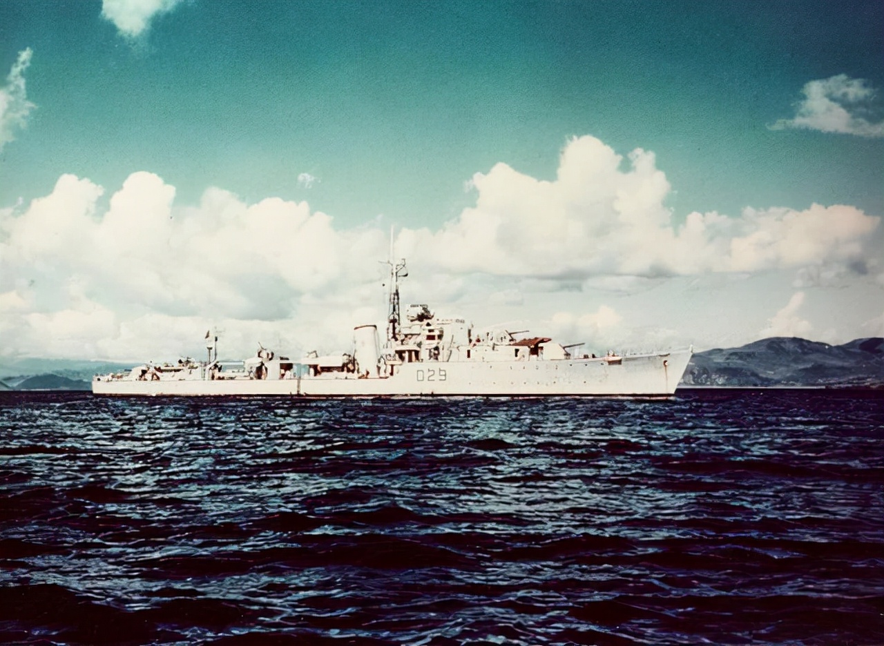 1971年巴基斯坦1艘潜艇血战印度军舰群，血腥杀戮，结局异常惨烈