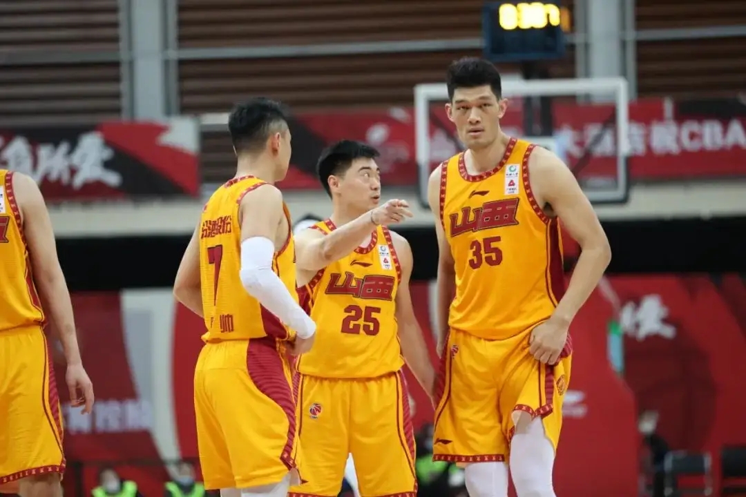 山西男篮闫鹏飞续约上海队了吗,山西男篮闫鹏飞