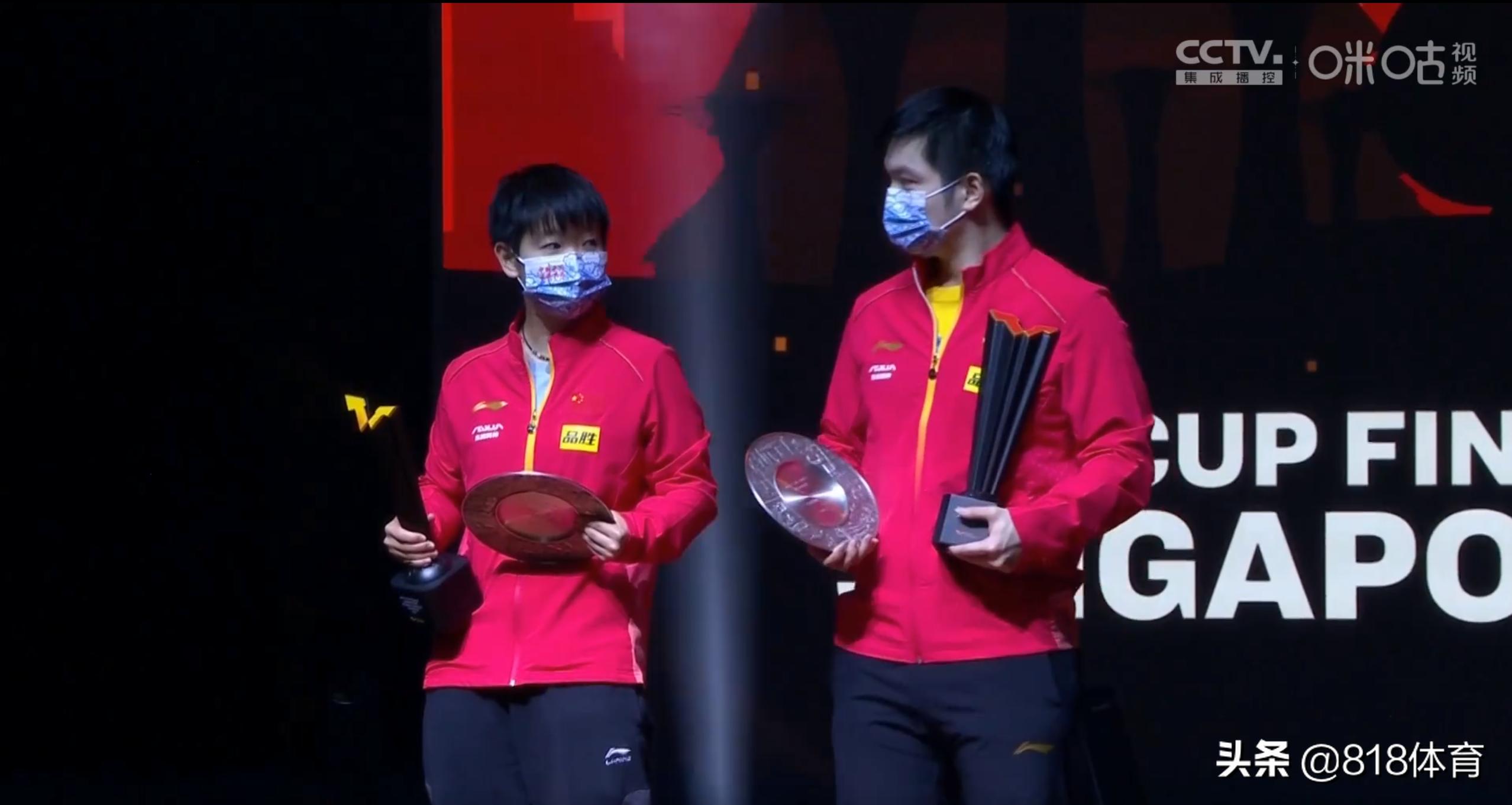 王楚钦樊振东憨憨视频,樊振东孙颖莎颁奖礼合照