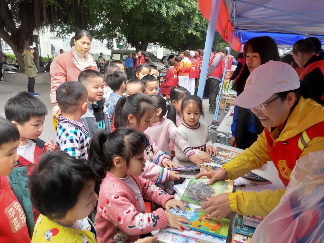 “雷锋超市”是卖什么的？