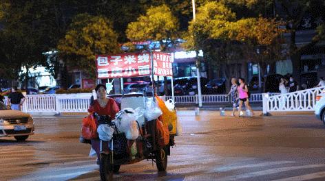 高新大都荟摆摊夜市在哪个位置,高新大都荟摆摊