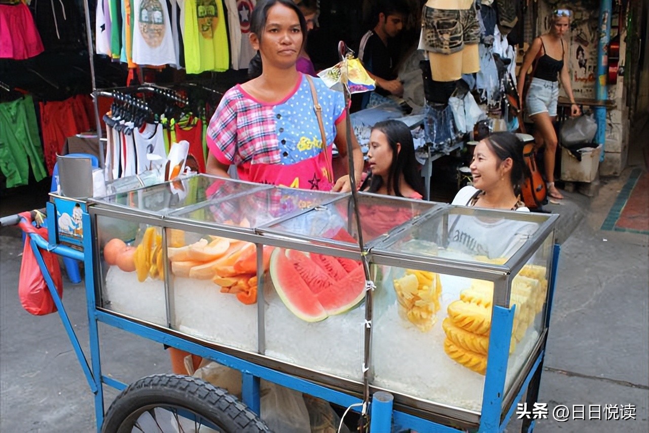 泰国美食街边小吃跳跳虾,泰国小吃排行榜前十名
