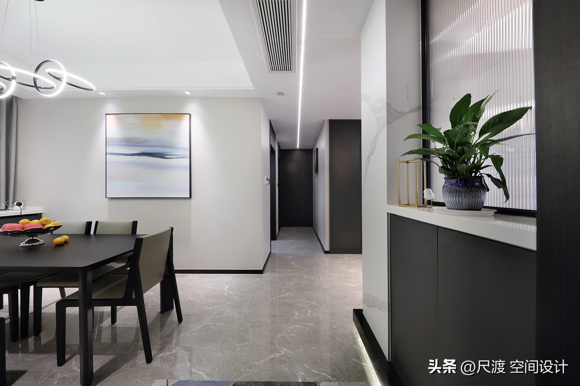 经典的黑白灰风格,高级耐看的极简黑白灰