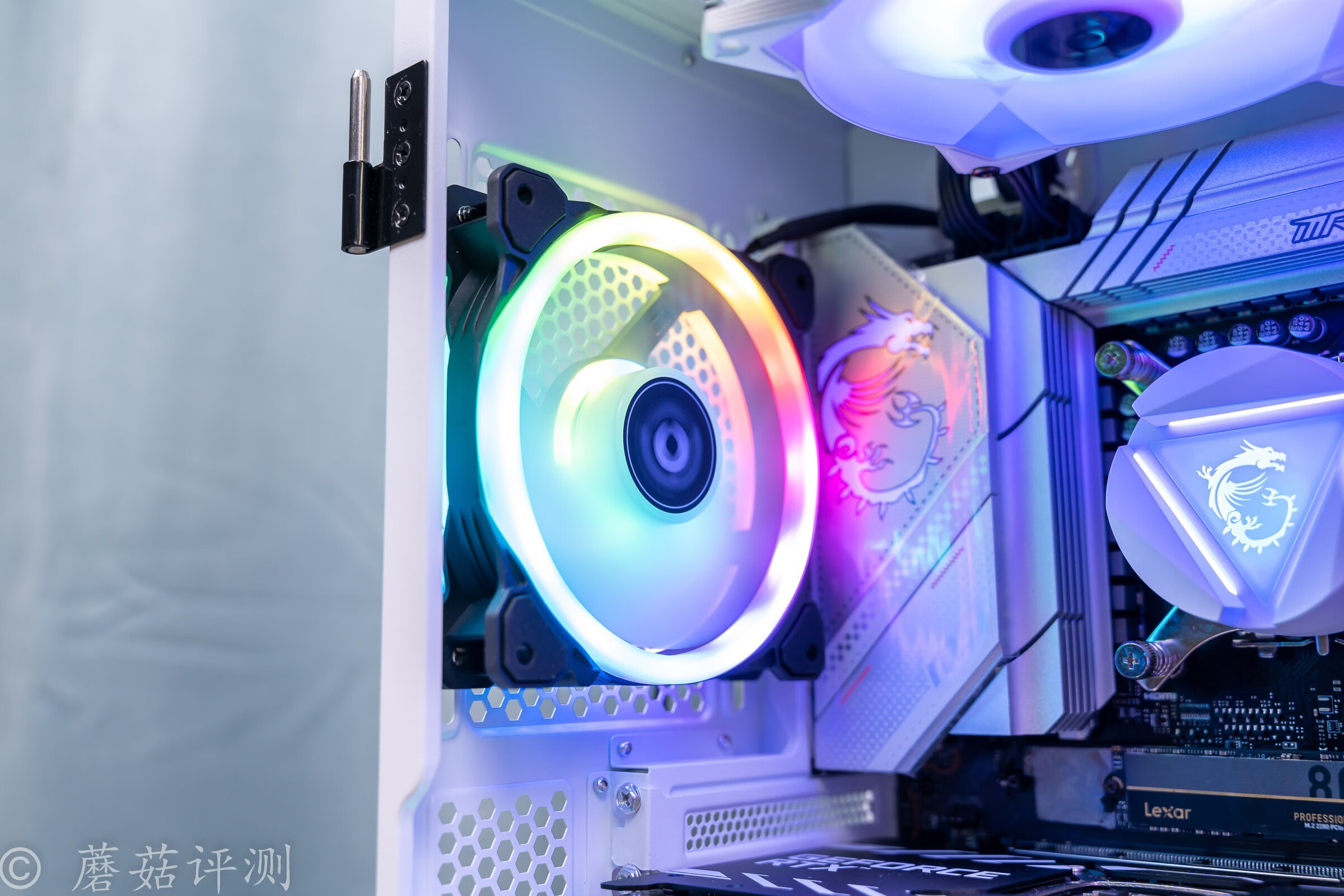 一正一反，轻松定义你需要的风扇风向，Tt耀影SWAFAN12机箱风扇