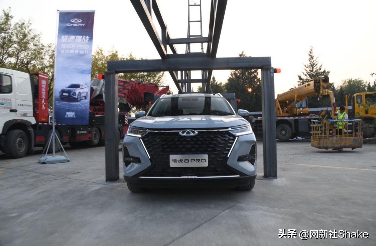 奇瑞瑞虎8pro浮帧8at极限测试,奇瑞瑞虎8pro两驱脱困测试