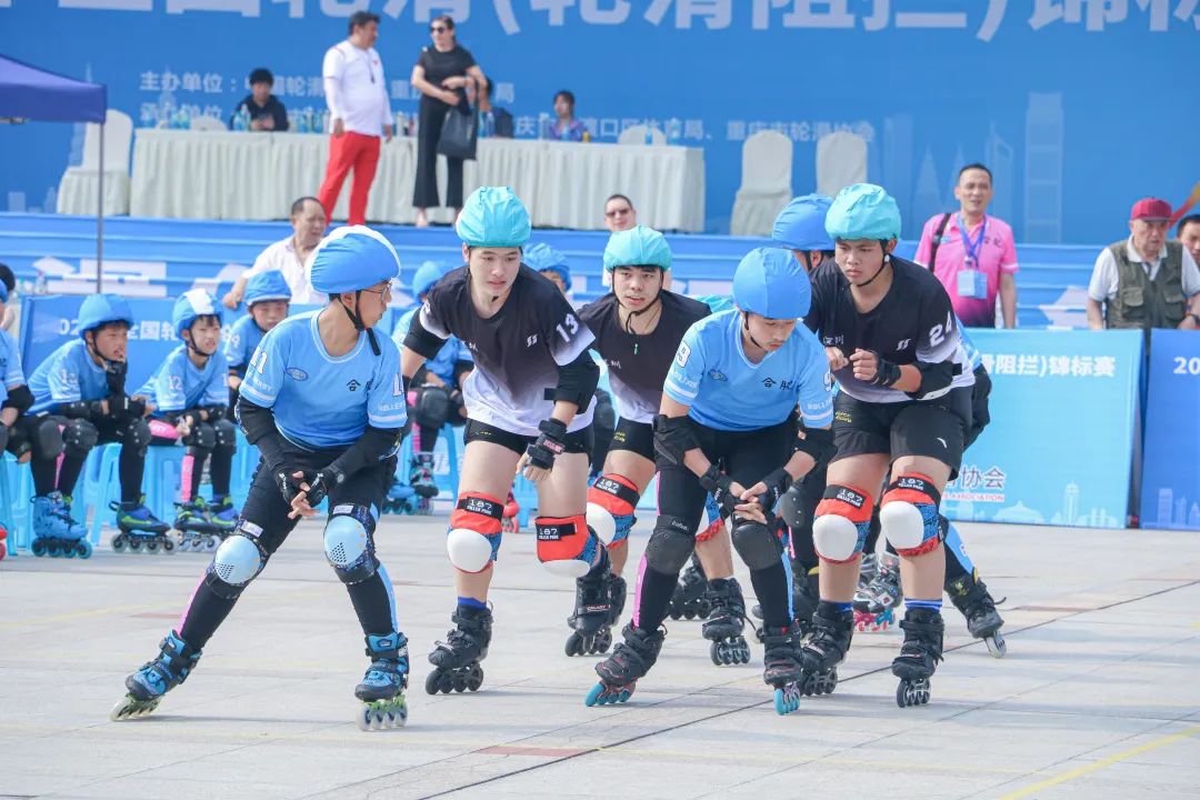 速度轮滑比赛11岁,速度轮滑一万米决赛