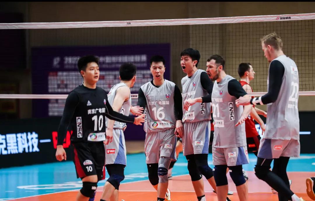 “小国家队”力克夺冠大热门，疫情成为决定比赛走向的不对等因素