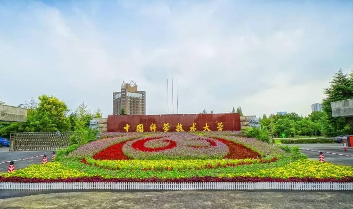 16岁女孩口出豪言懒得考北大清华,不愿考清华北大的16岁女孩现状