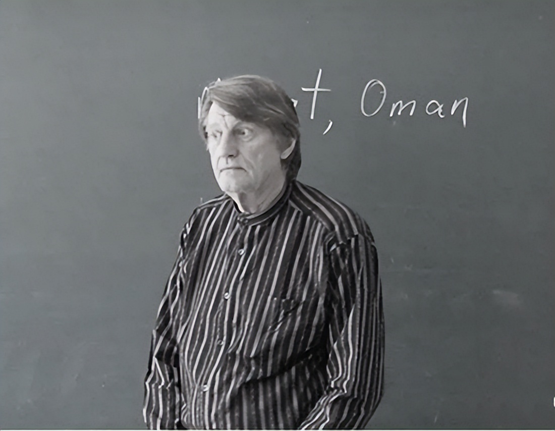 新婚夜妻子独守空房，电话响起，里面传出丈夫和女儿的激情声