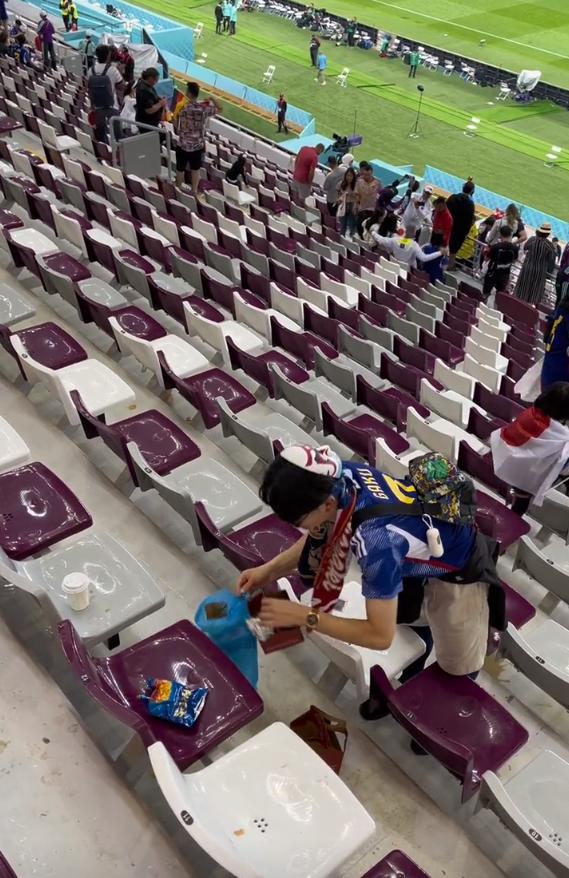 日本球迷“捡垃圾”值得学习？有小礼而无大义，内心虚伪爱演戏