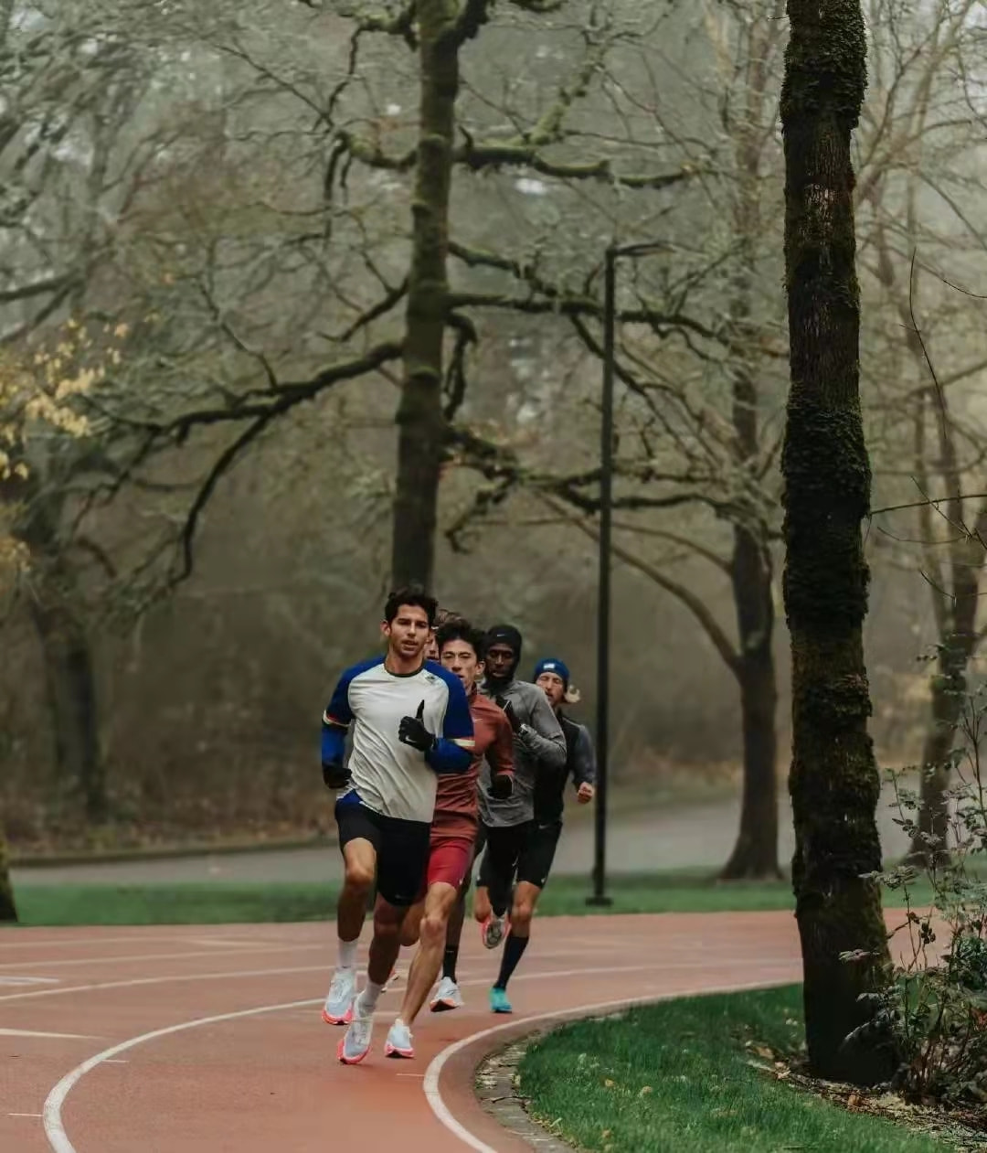 什么时间段跑步最燃脂,如何调整跑步姿势和呼吸方式